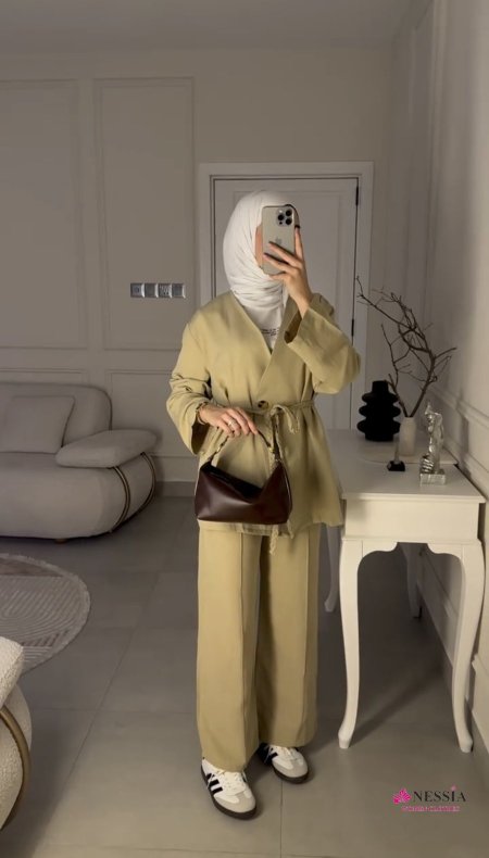 طقم مع قشاط مجدل