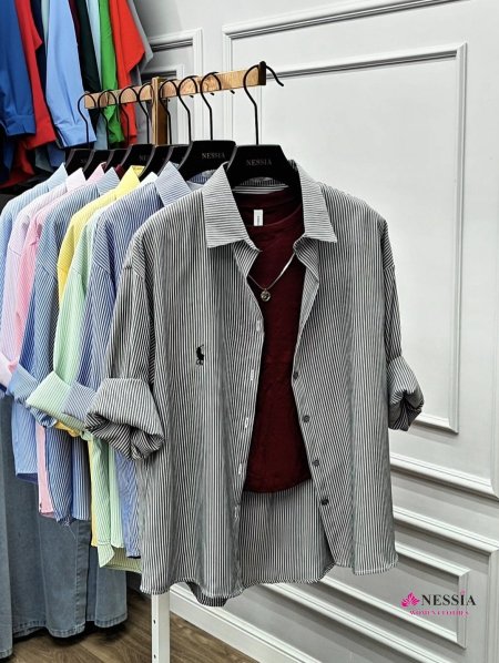 قميص بولو مخطط