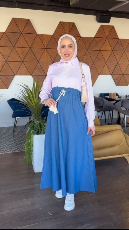 فستان جينز ومخطط