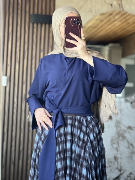 أزرق
