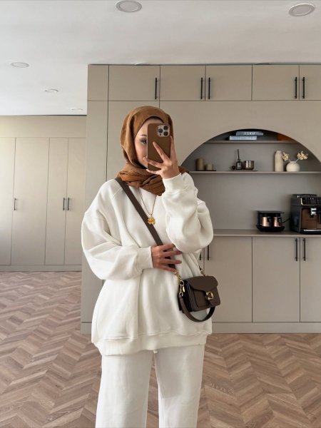 ابيض