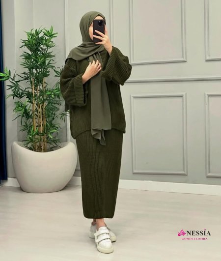 طقم تنورة صوف قطعتين